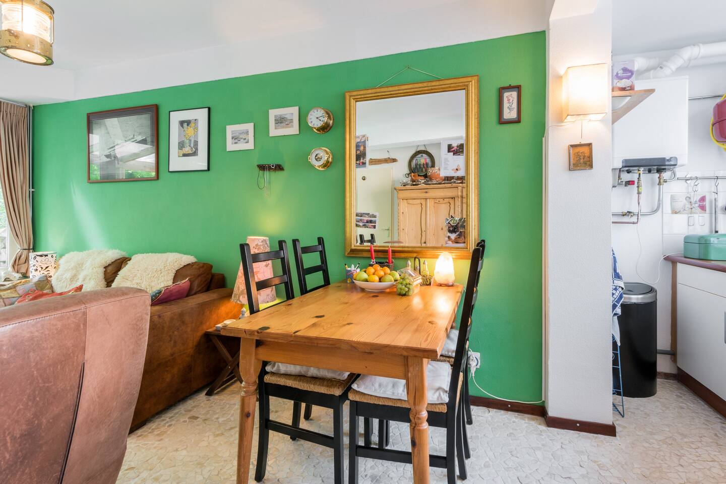Aan de bosrand aardehuizen te huur in bergen binnen
