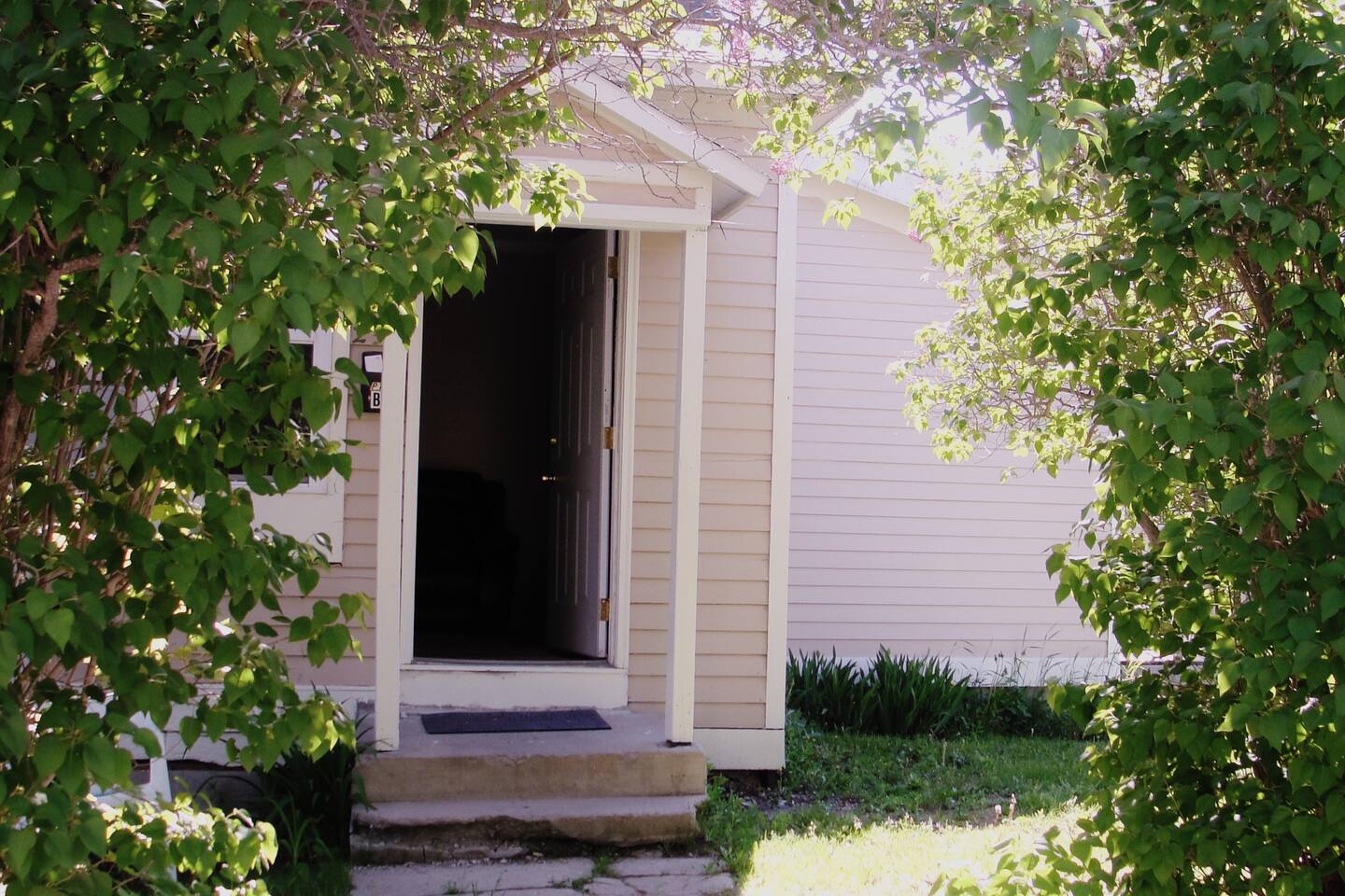 Mackinac Breeze/WinterWonderland! Apartments for Rent in St. Ignace