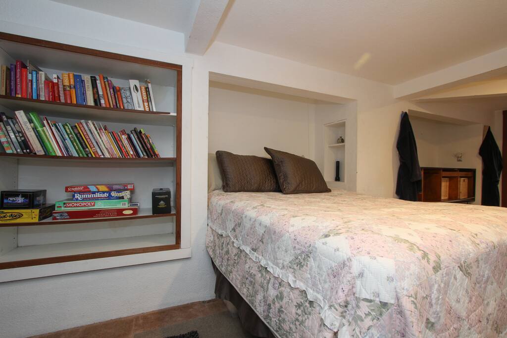 Redwood Treehouse Retreat Houses for Rent in Guerneville