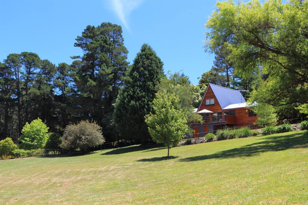 Beautiful home on two private acres Houses for Rent in Medlow Bath