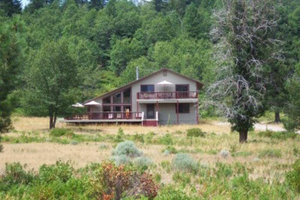 Michael's Mystic Mountain Retreat Houses for Rent in Weed