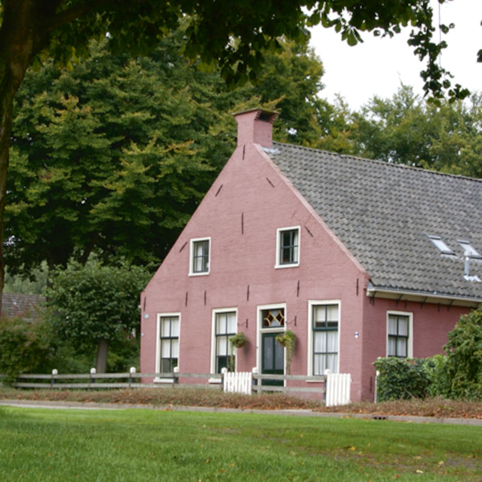 Top 20 vakantiehuizen drouwenerveen, vakantiewoningen ... Woonkamer bruin berry