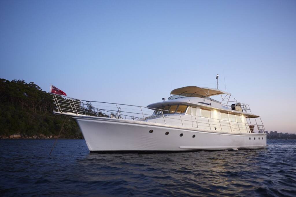 Classic 80’ Motor Yacht