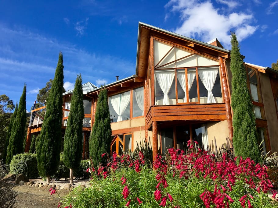 STUNNING RETREAT AMAZING VIEWS! Houses for Rent in Collinsvale