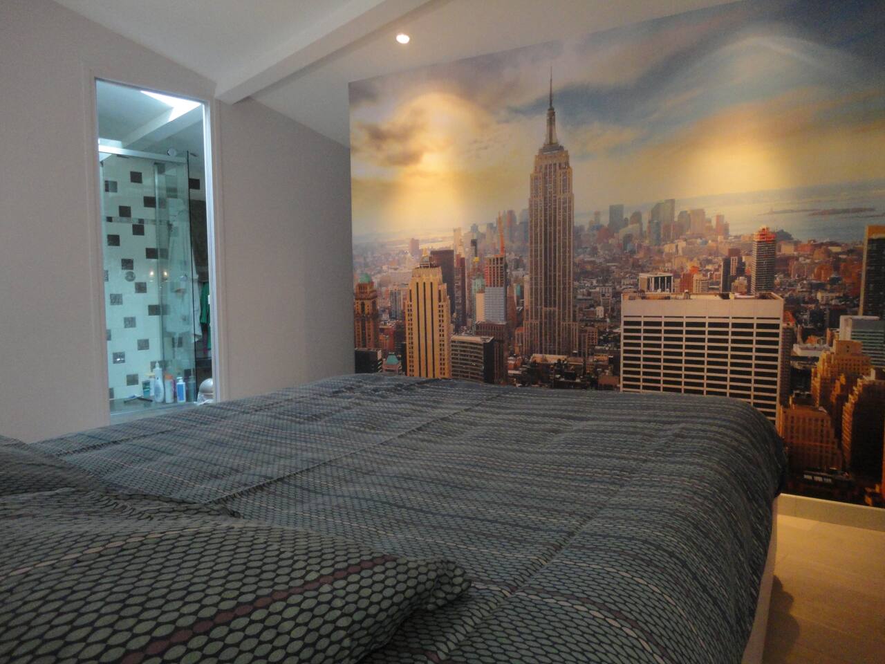 Chambre & salle de bain grand loft lofts for rent in montreuil