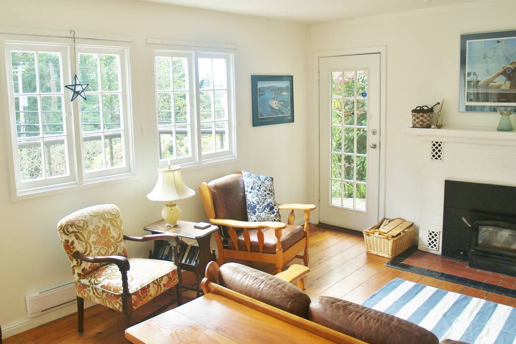 OceanView Garden Cottage nr Beach Houses for Rent in Gibsons