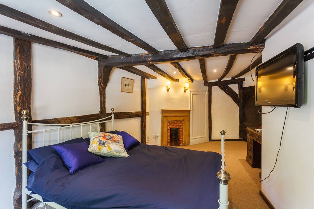 Slaapkamerdeur Slot : Ensuite in 15th Century Town House – Huizen te Huur in Salisbury Slaapkamerdeur Slot : Ensuite in 15th Century Town House – Huizen te Huur in Salisbury