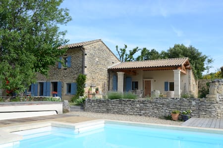 Mas authentique prox.vieux village - Taulignan  - Casa