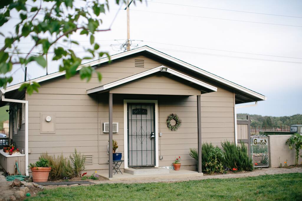 Wine Country Cottage in Healdsburg Houses for Rent in Healdsburg