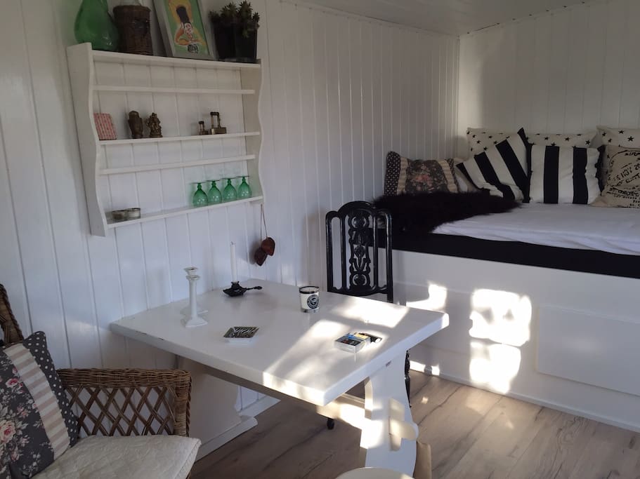 Charmerende anneks med udendørs bad cabins for rent in grevinge