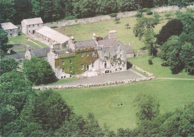 Cregg Castle - Castle