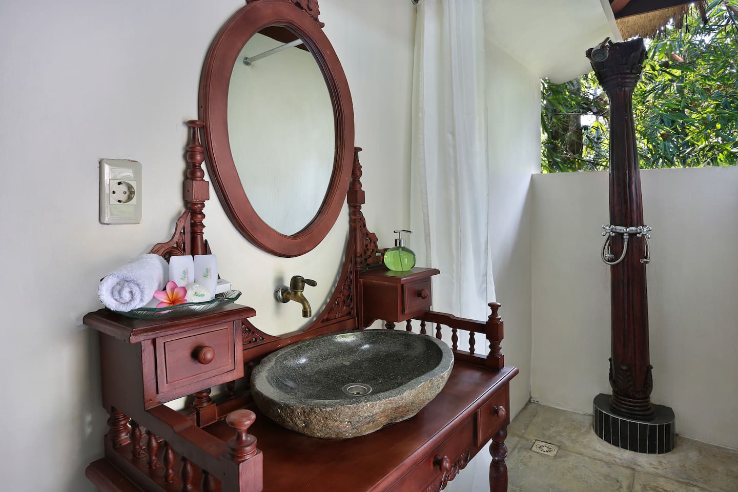 Single bedroom pavilion villa's te huur in ubud Wunderschne bedden en ruimte