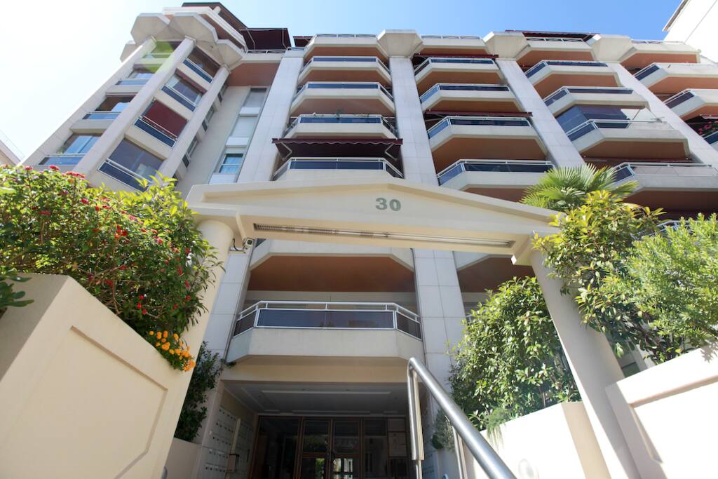 Our Modern building: Le Donatello