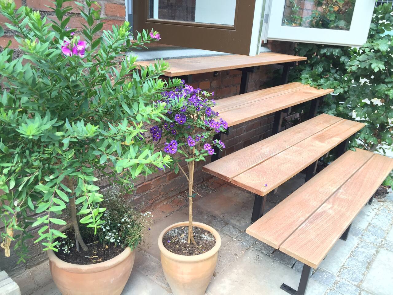 Trendy home, private city garden. lejligheder til leje i københavn