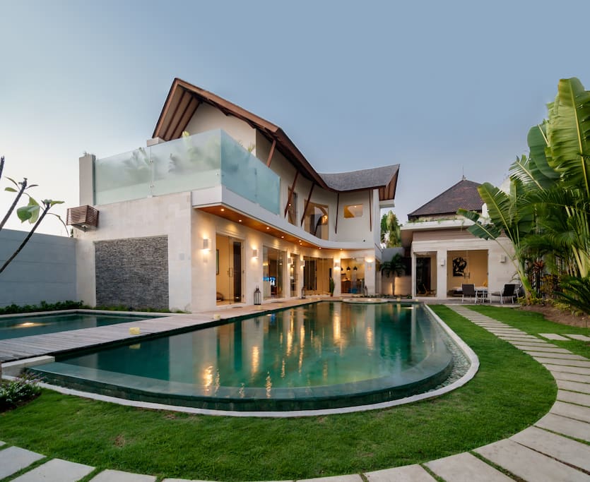 Luxury 4 Bedroom Villas In Seminyak(36).jpg