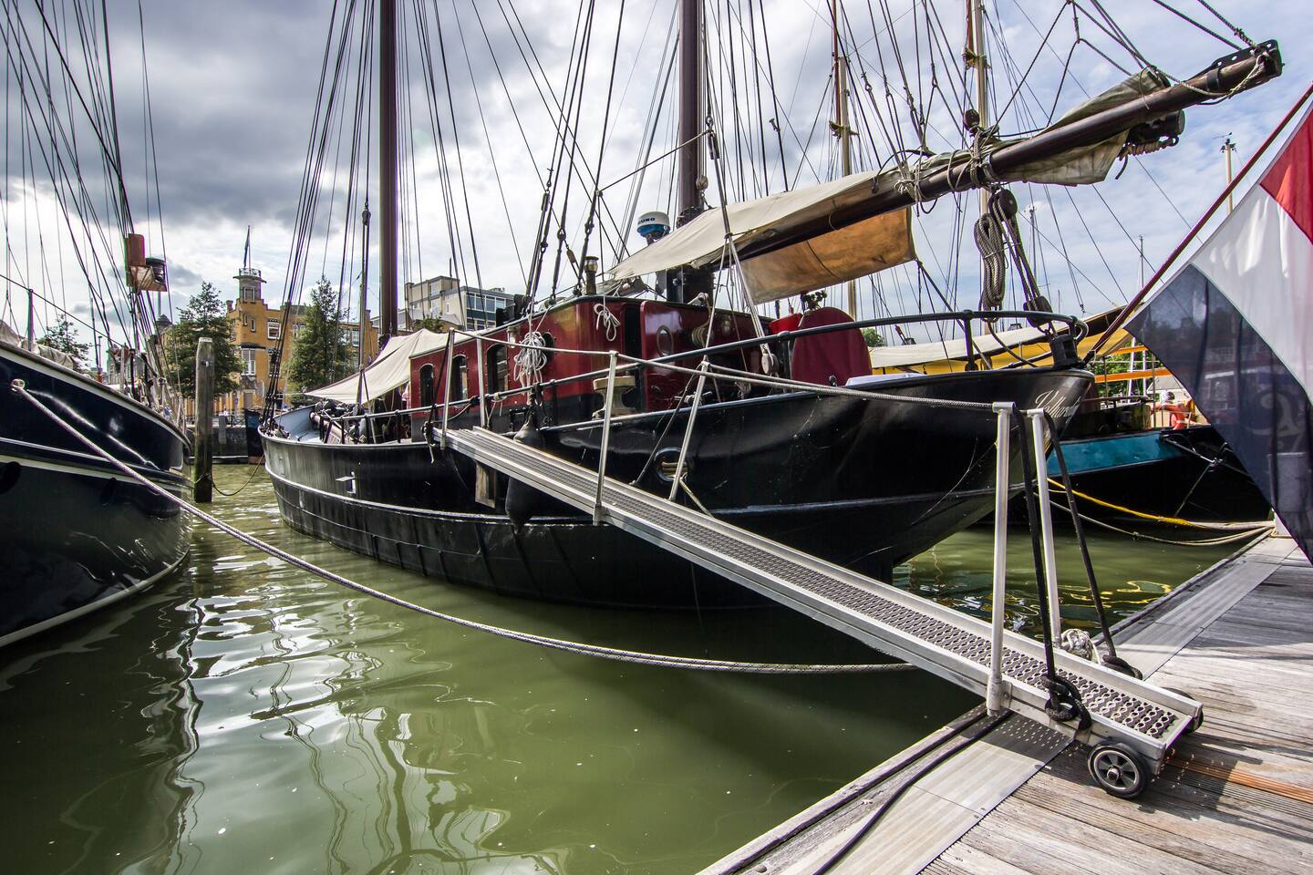 Top 20 rotterdam verhuur van boten, jachten en woonboten airbnb ...