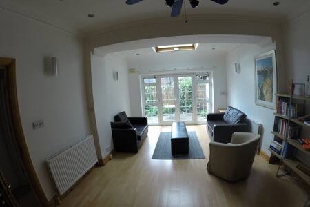 Spacious room in Belsize Park - Londra - Appartamento