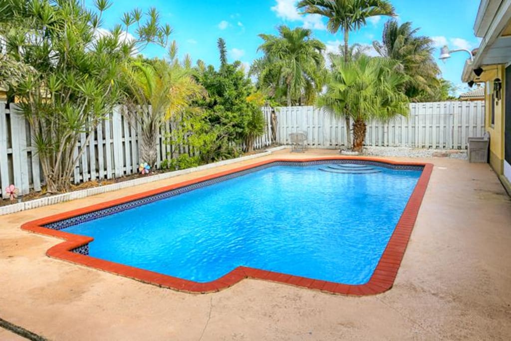 Miami  Home with BBQ and Pool (KH)