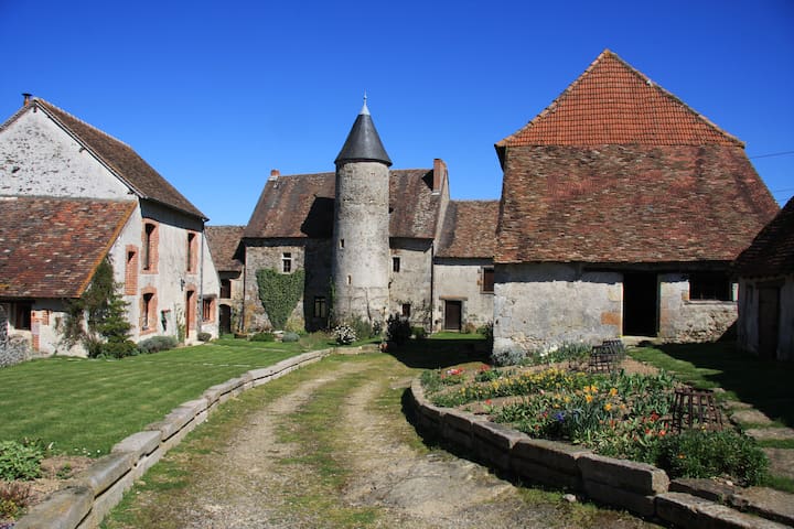 Suite in a Petit Medieval Chateau - Castle