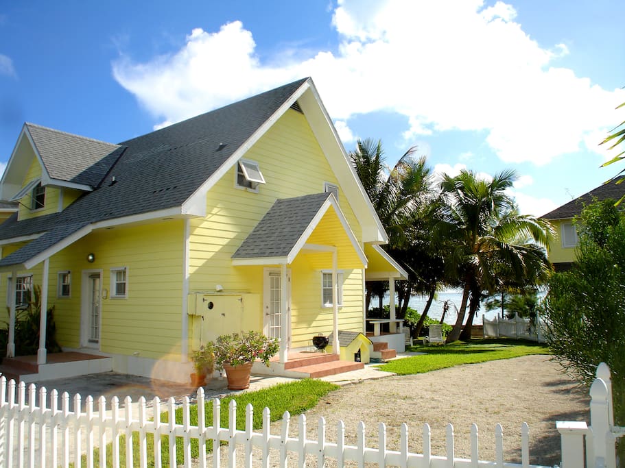 Oceanfront Cottage Houses for Rent in Nassau