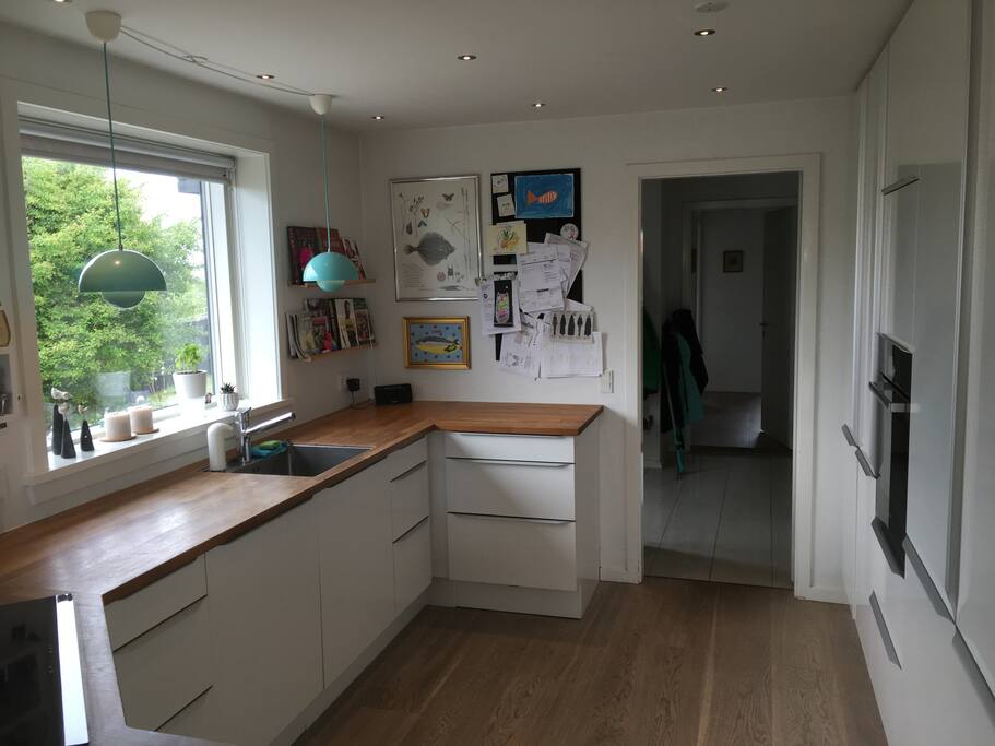Lys og hyggelig villa med store solrige terrasser. houses for ...