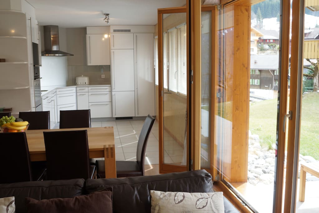 Ski in, Ski out! Central Wengen Apartment Sleeps 6