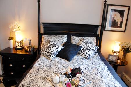 Award Winning Damask Theme Suite - Edmonton