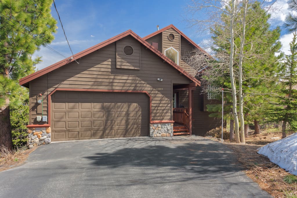 Family Friendly Tahoe Donner Home - Great Views!!!