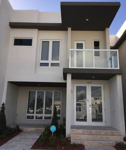 High-End luxury Townhome (Doral,Fl) - ทาวน์เฮาส์