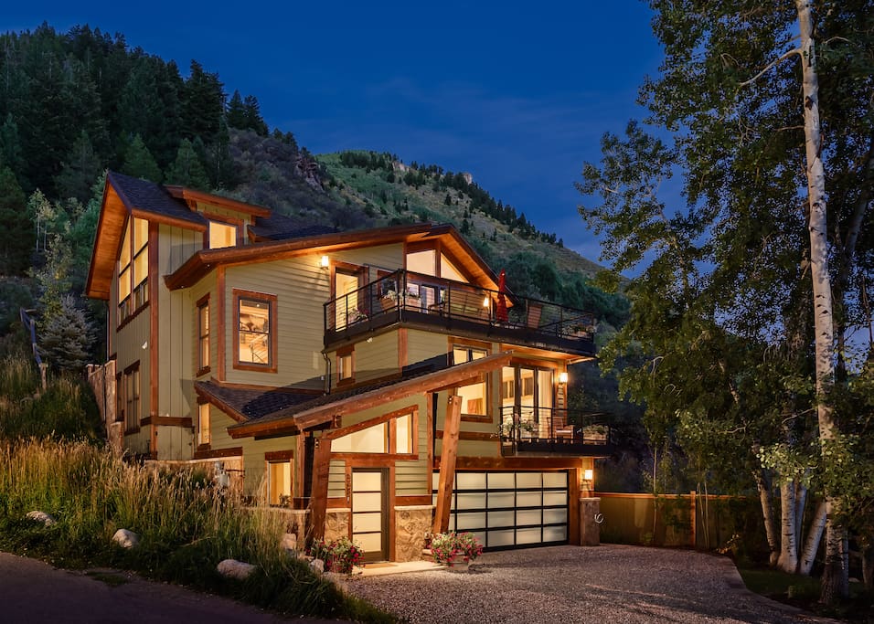 Stunning Ski in home/ Minturn Mile Houses for Rent in Minturn