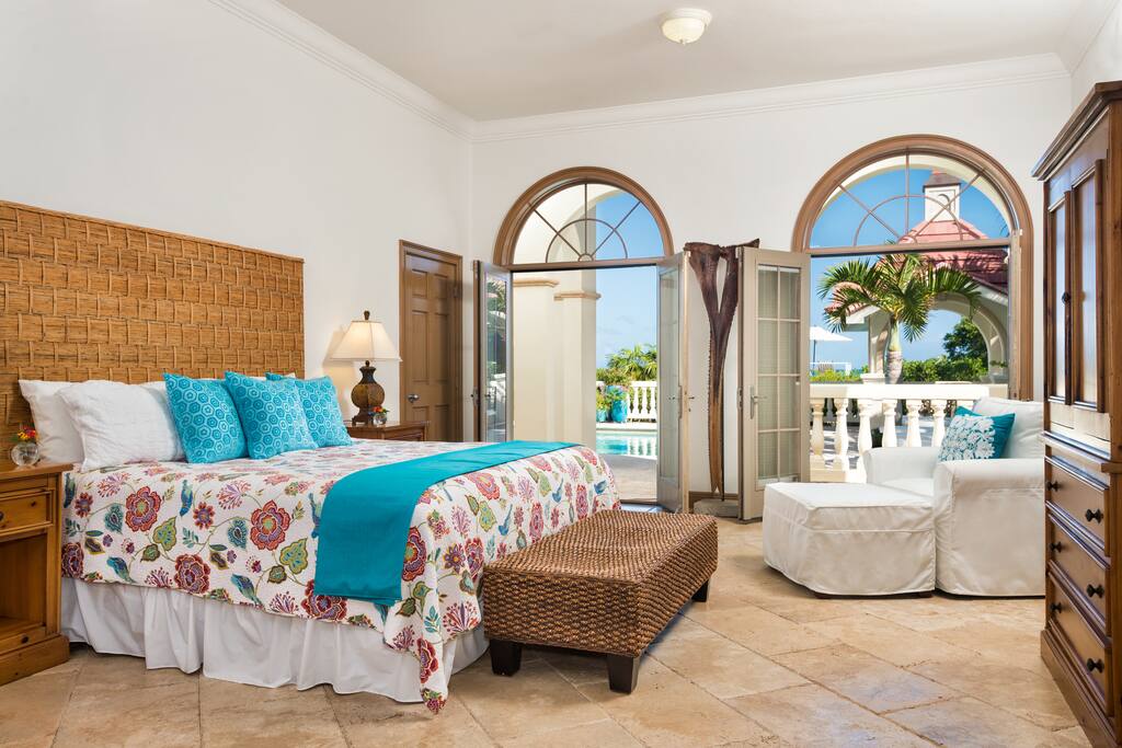 Beach villa paprika on grace bay villaer til leie i providenciales