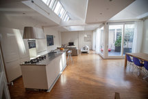 Spacious, brand new apt in centre