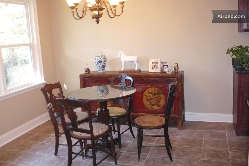 的Master bedroom with adjoining bath