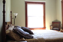 Lovely Room w/ Amenities Downtown!